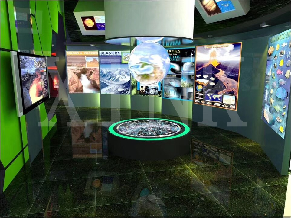 九江經開區港城中學在歷史、地理實驗室對實驗新裝備進行操作技能培訓