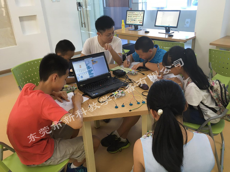 <a href='http://m.szmljz.com' target='1' style='font-size:14px; font-weight:bold; color:#0080ff;'>創(chuàng)客實驗室</a>