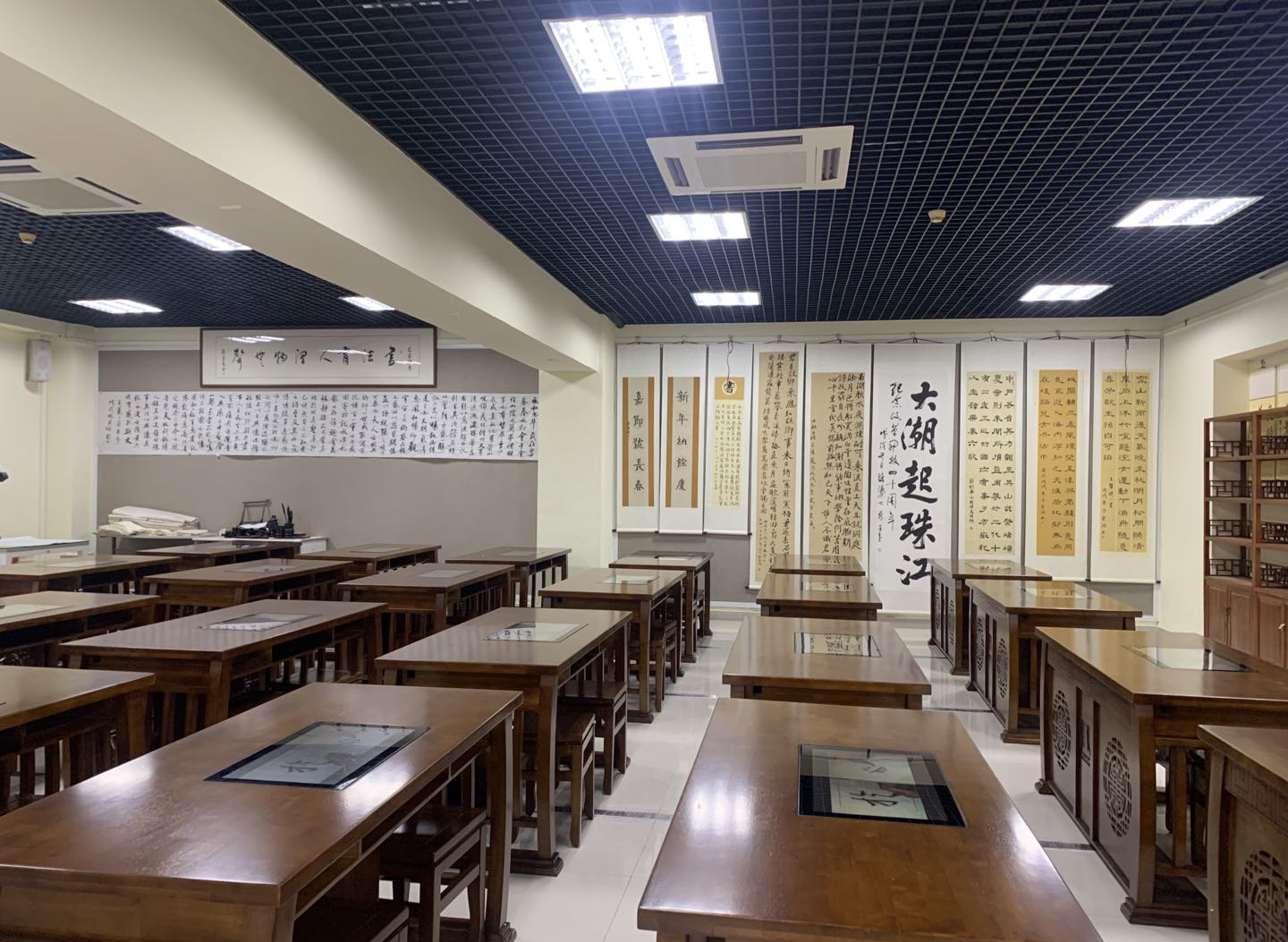 <a href='http://m.szmljz.com/chanpin/57-1.html' target='1' style='font-size:18px; font-weight:bold; color:#000000;'>書法室</a>