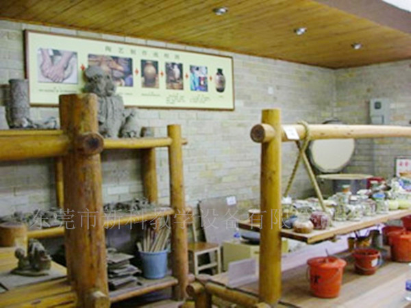 <a href='http://m.szmljz.com/chanpin/55-1.html' target='1' style='font-size:18px; font-weight:bold; color:#000000;'>陶藝功能室</a>