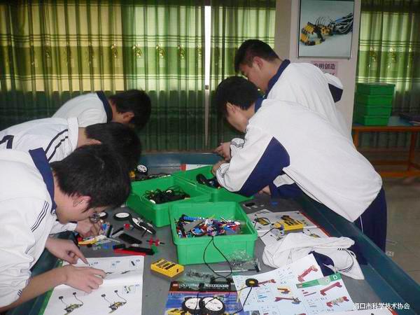 <a href='http://m.szmljz.com/chanpin/60-1.html' target='1' style='font-size:18px; font-weight:bold; color:#000000;'>機器人功能室</a>2